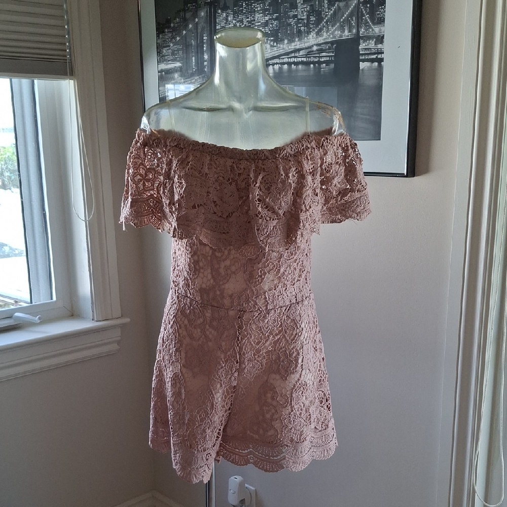 Chic Off-Shoulder Lace Romper in Blush